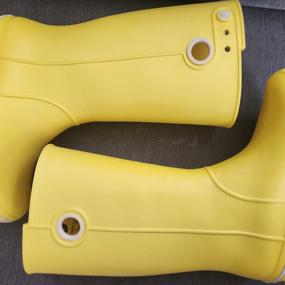 Crocs Rainy Boots, color yellow with white accents. Size 7